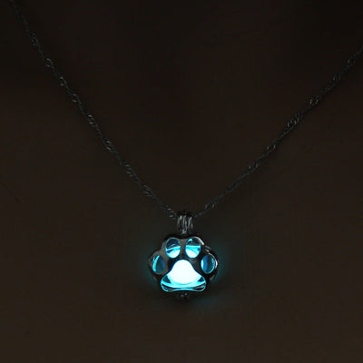 Glowing Paw Necklace – Animal Pendant with Night Light Effect